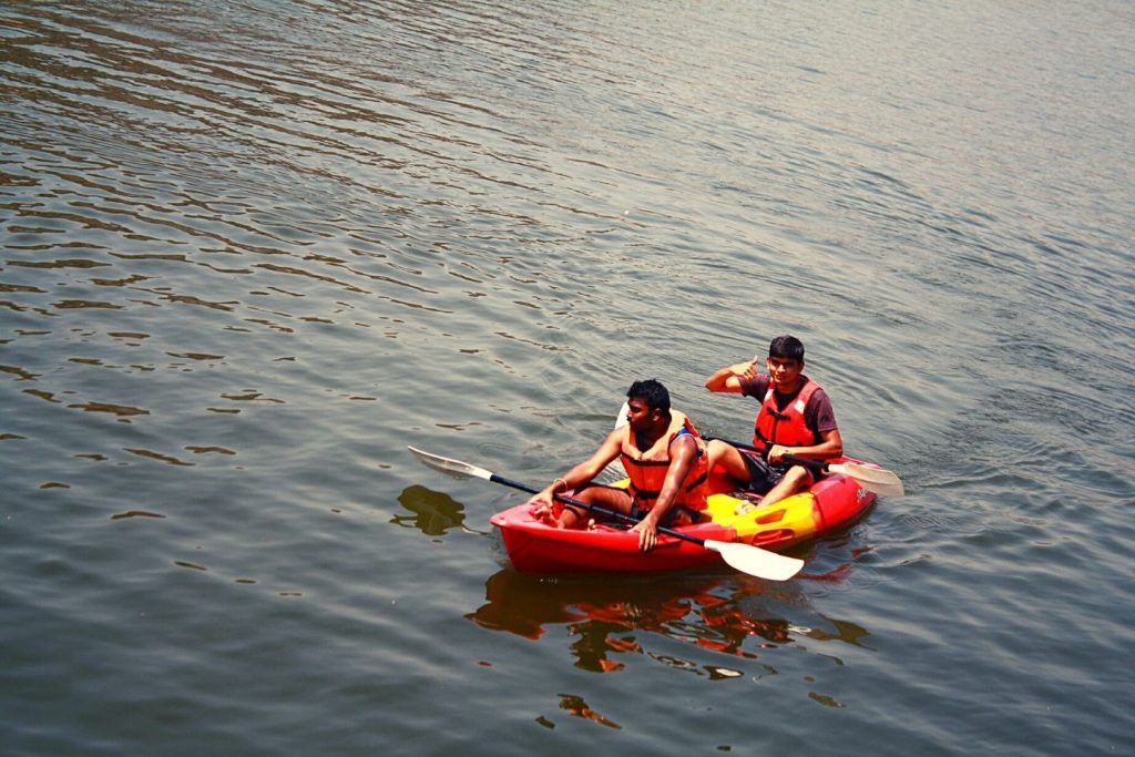 Kayak at Manchanabele Dam for Couple & Friends